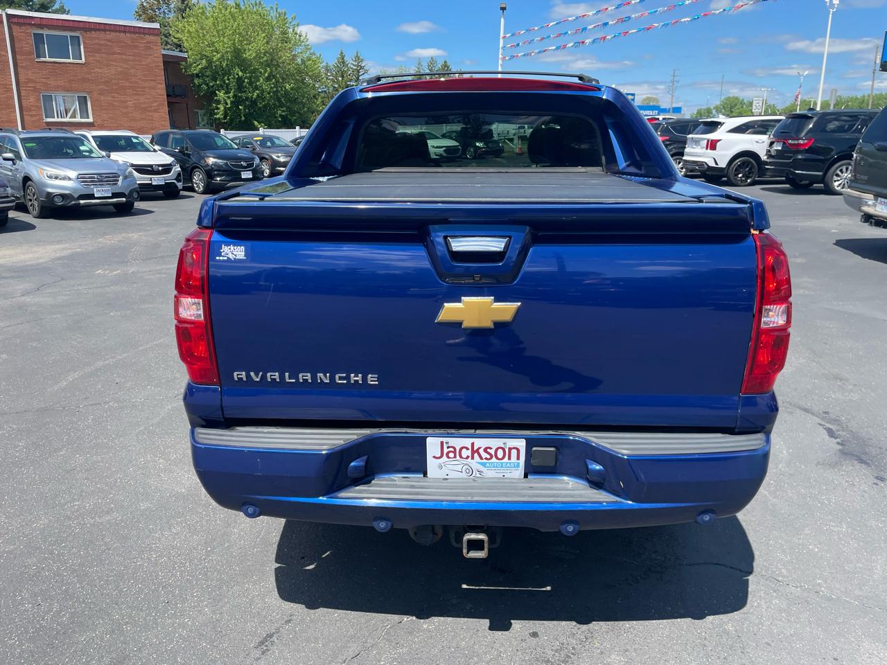 Chevrolet Avalanche 4WD Crew Cab LT 2013