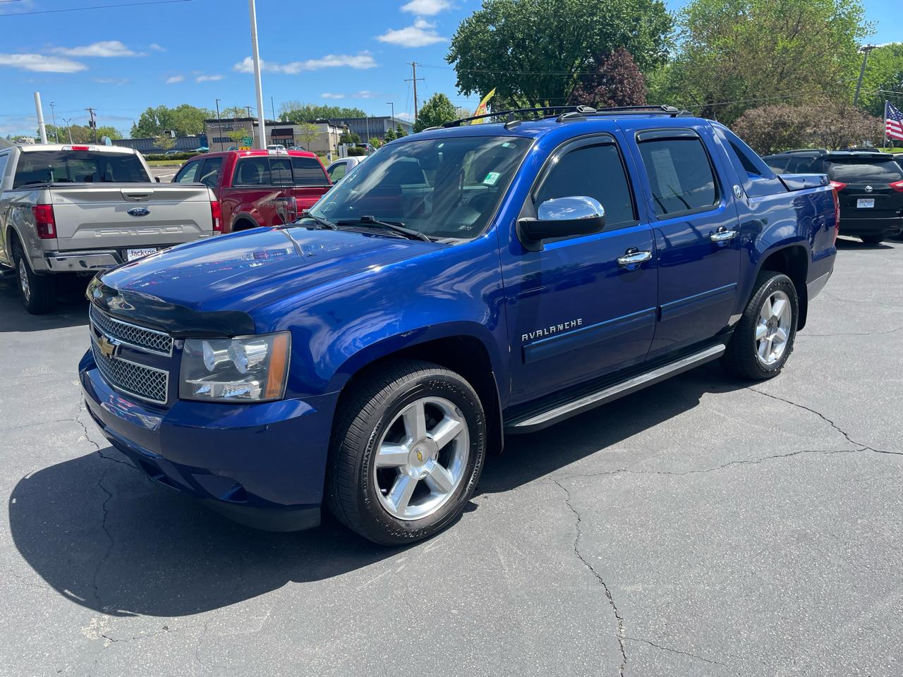 Chevrolet Avalanche 4WD Crew Cab LT 2013