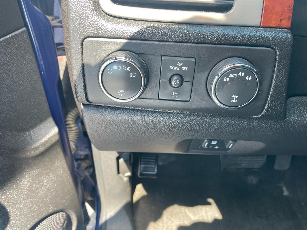 Chevrolet Avalanche 4WD Crew Cab LT 2013