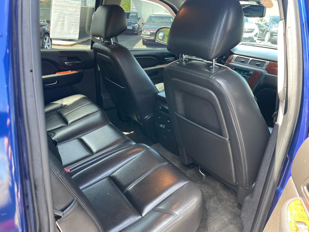 Chevrolet Avalanche 4WD Crew Cab LT 2013