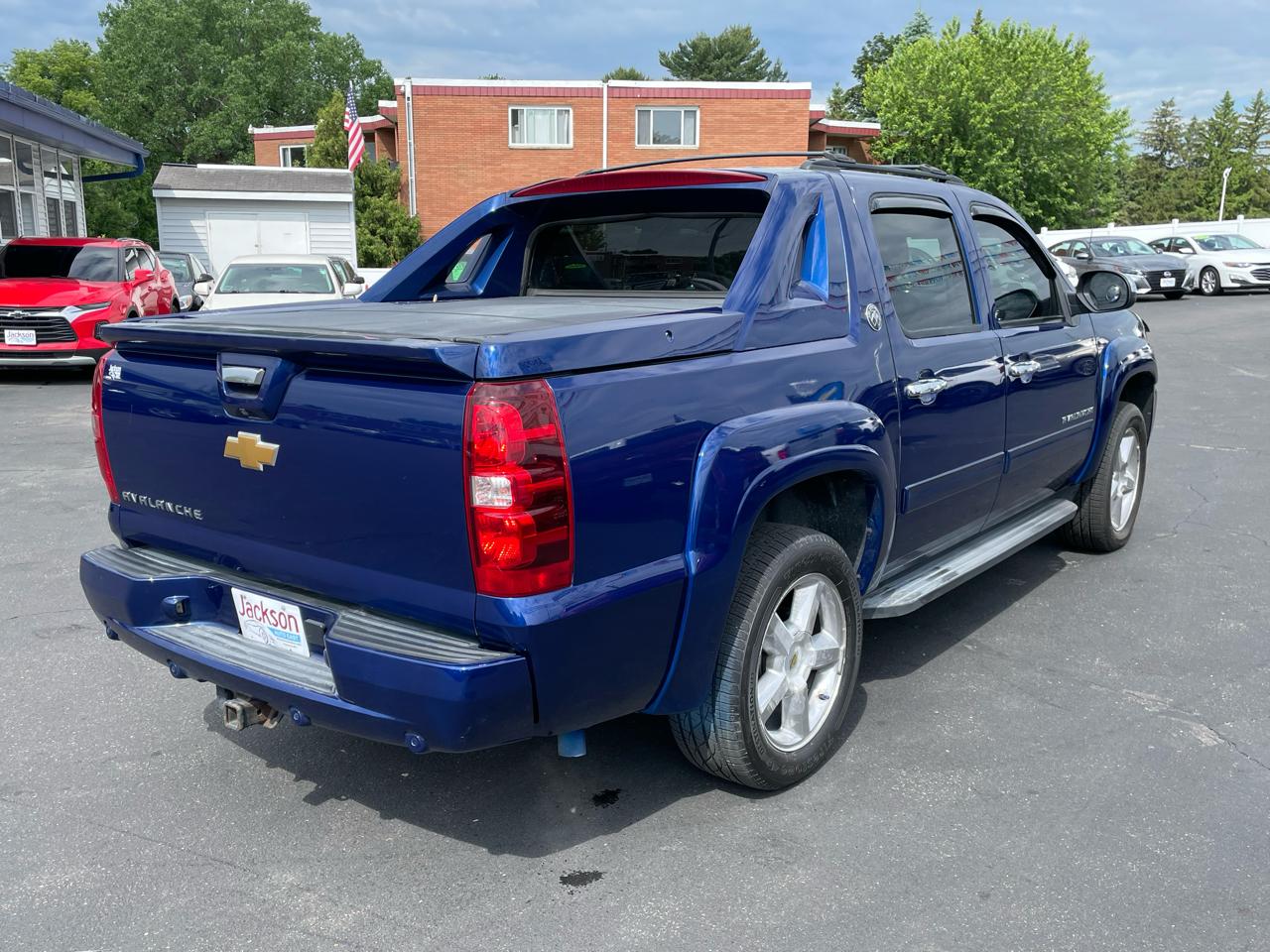 Chevrolet Avalanche 4WD Crew Cab LT 2013