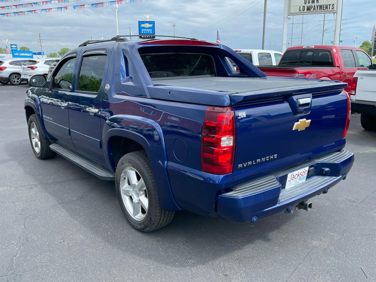 Chevrolet Avalanche 4WD Crew Cab LT 2013