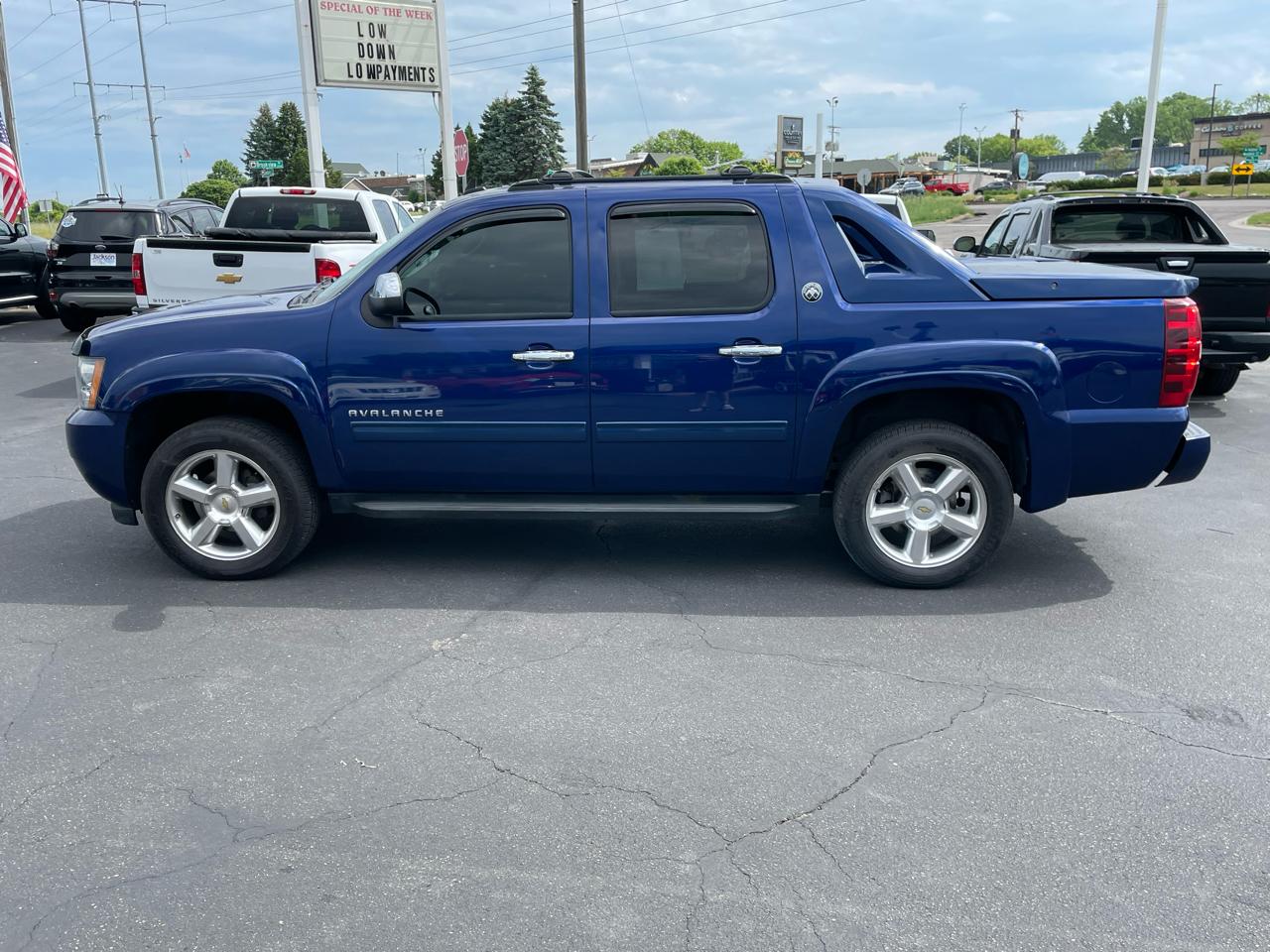 Chevrolet Avalanche 4WD Crew Cab LT 2013