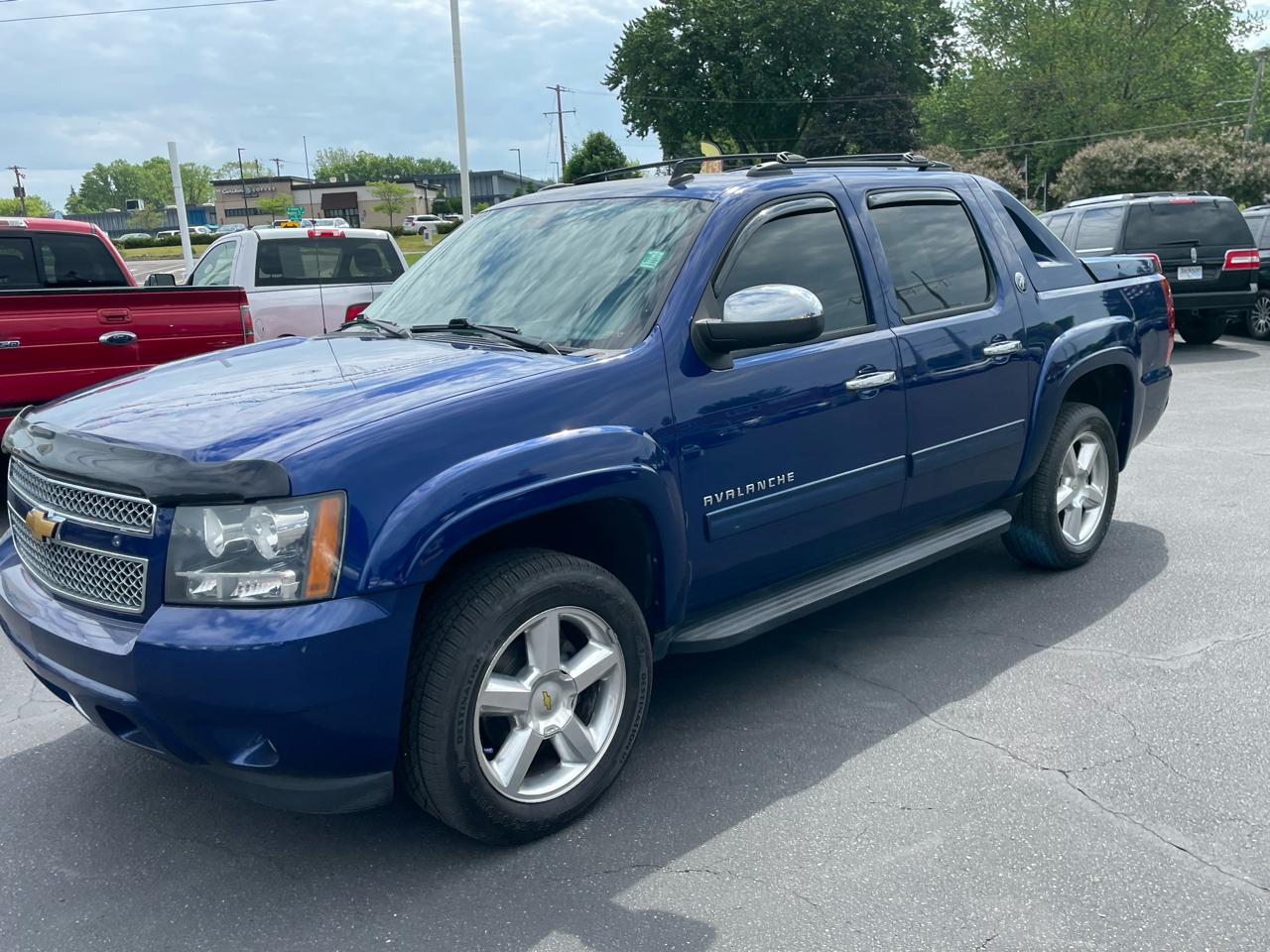 Chevrolet Avalanche 4WD Crew Cab LT 2013