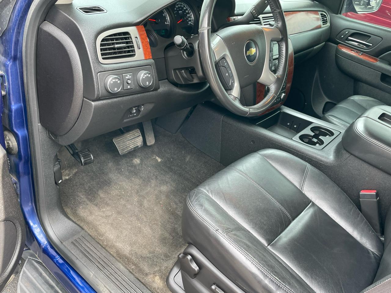 Chevrolet Avalanche 4WD Crew Cab LT 2013