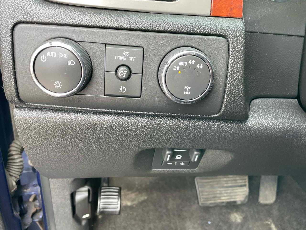 Chevrolet Avalanche 4WD Crew Cab LT 2013