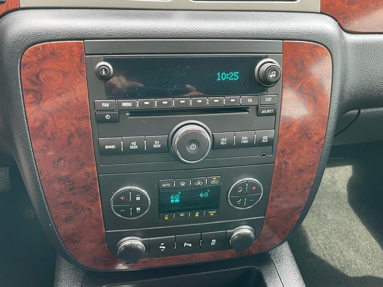 Chevrolet Avalanche 4WD Crew Cab LT 2013
