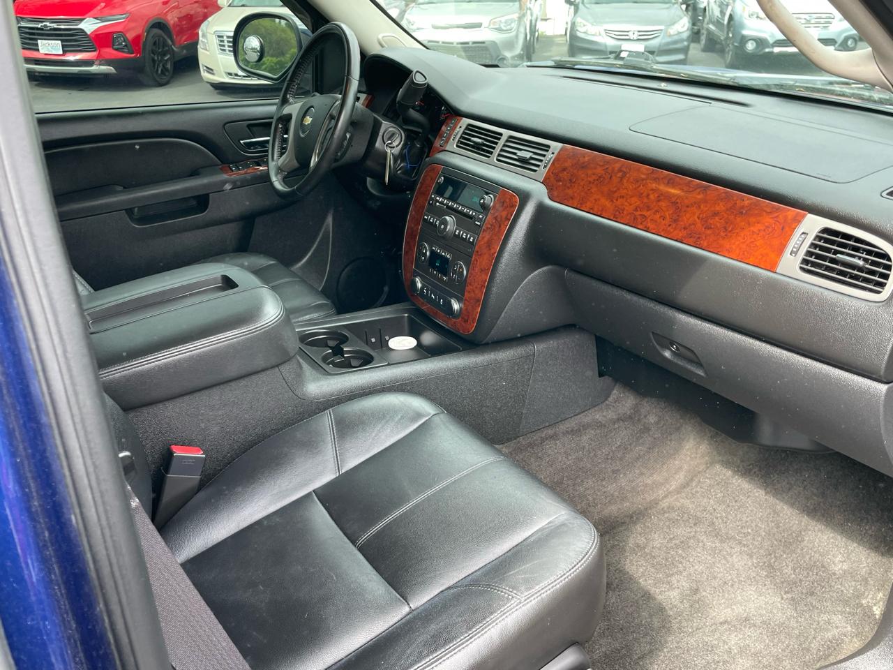 Chevrolet Avalanche 4WD Crew Cab LT 2013