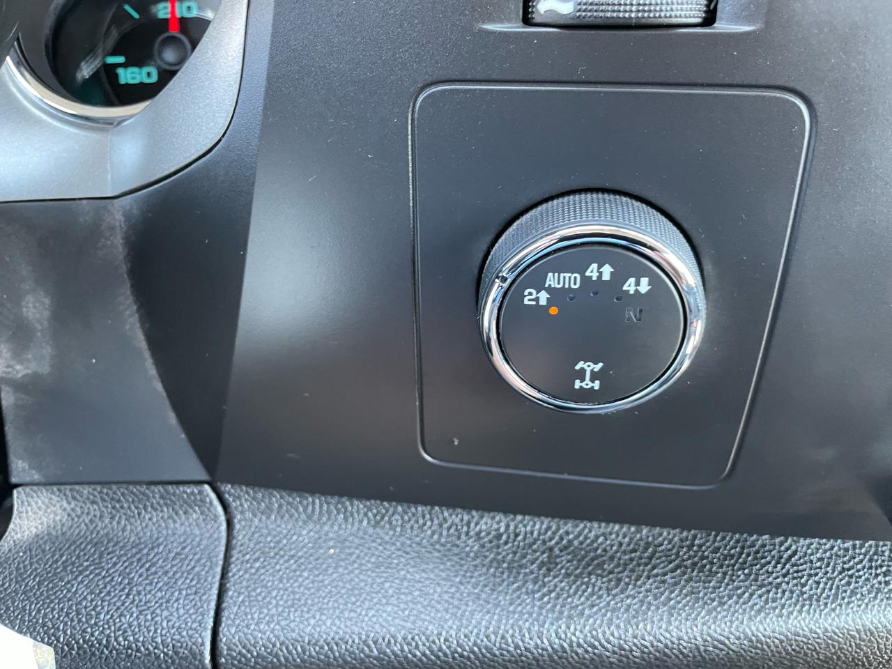 Chevrolet Silverado 1500 4WD Crew Cab 143.5" LT 2012