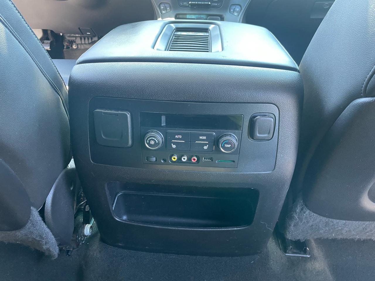 GMC Yukon XL 4WD 4dr SLT 2015