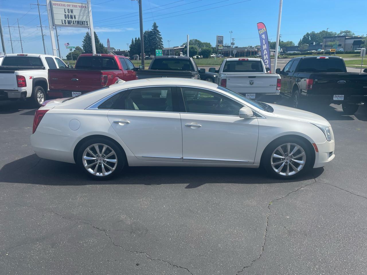 Cadillac XTS 4dr Sdn Luxury AWD 2014