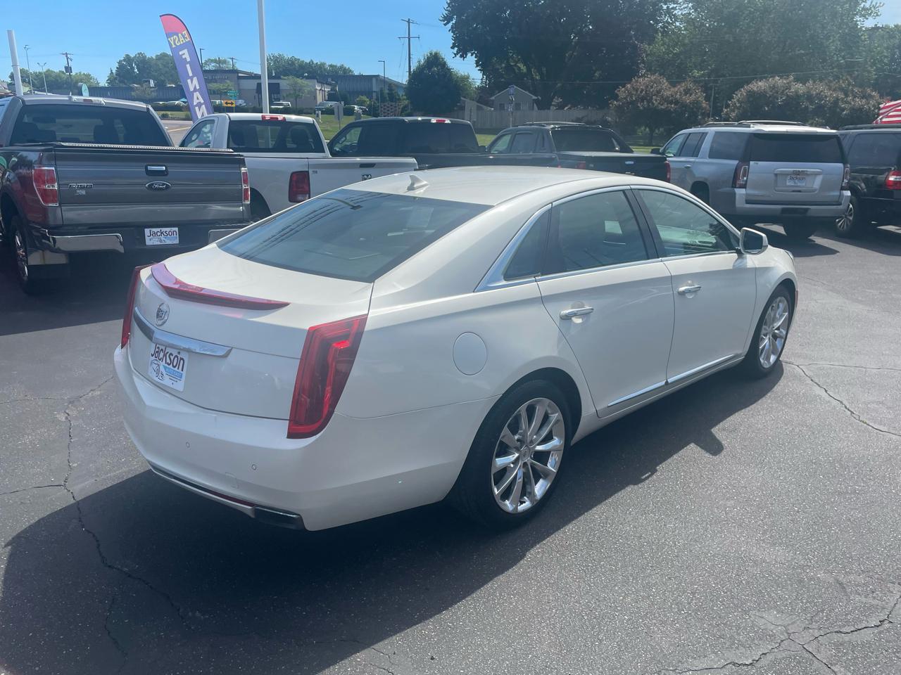 Cadillac XTS 4dr Sdn Luxury AWD 2014
