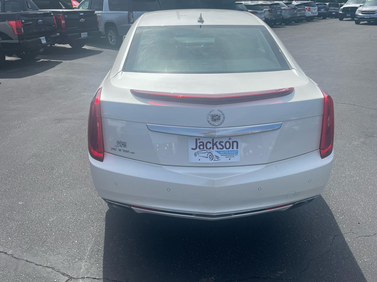 Cadillac XTS 4dr Sdn Luxury AWD 2014