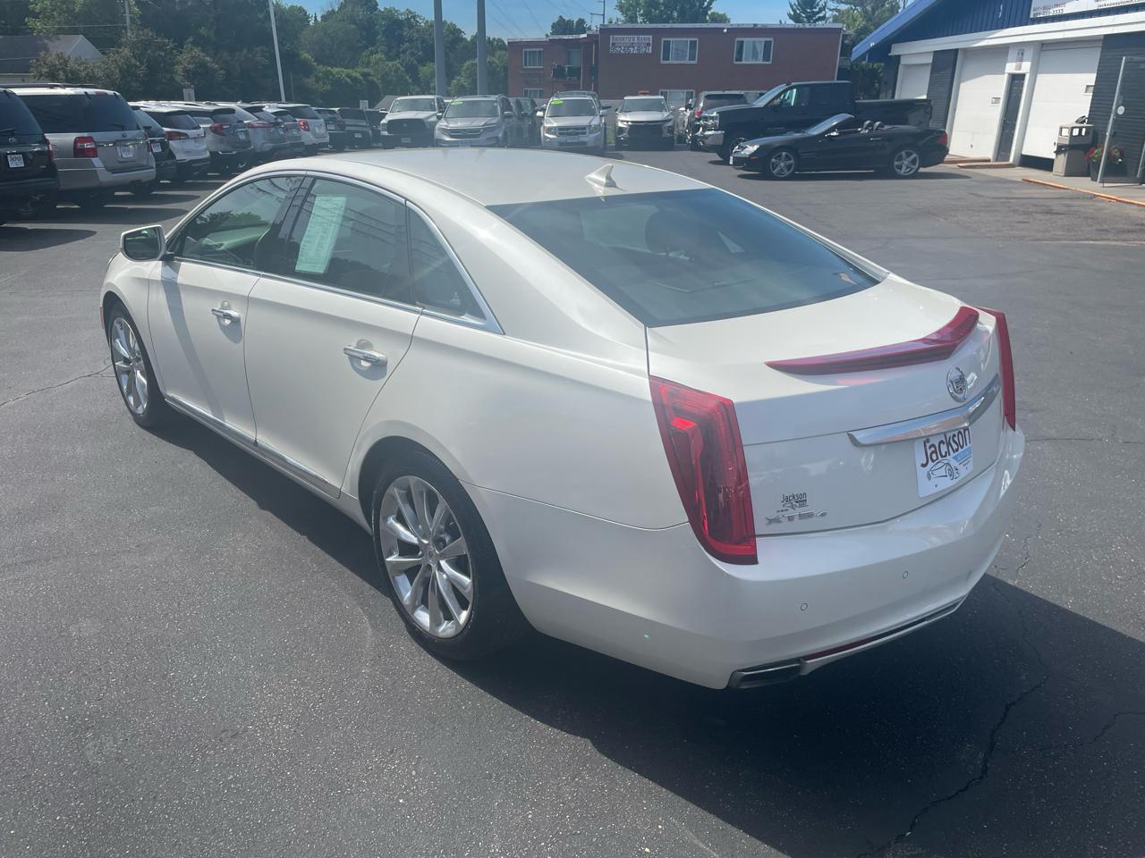 Cadillac XTS 4dr Sdn Luxury AWD 2014