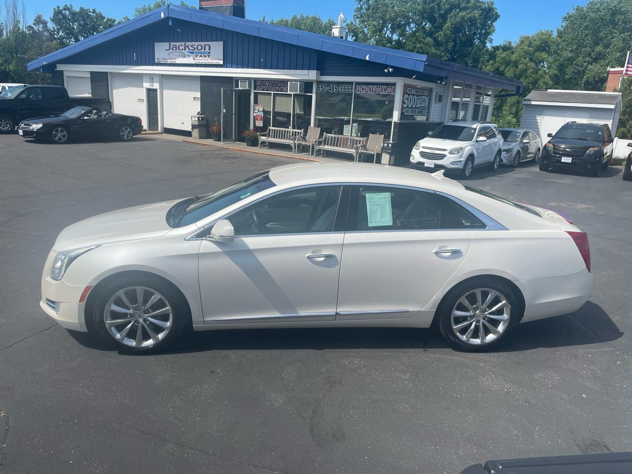 Cadillac XTS 4dr Sdn Luxury AWD 2014