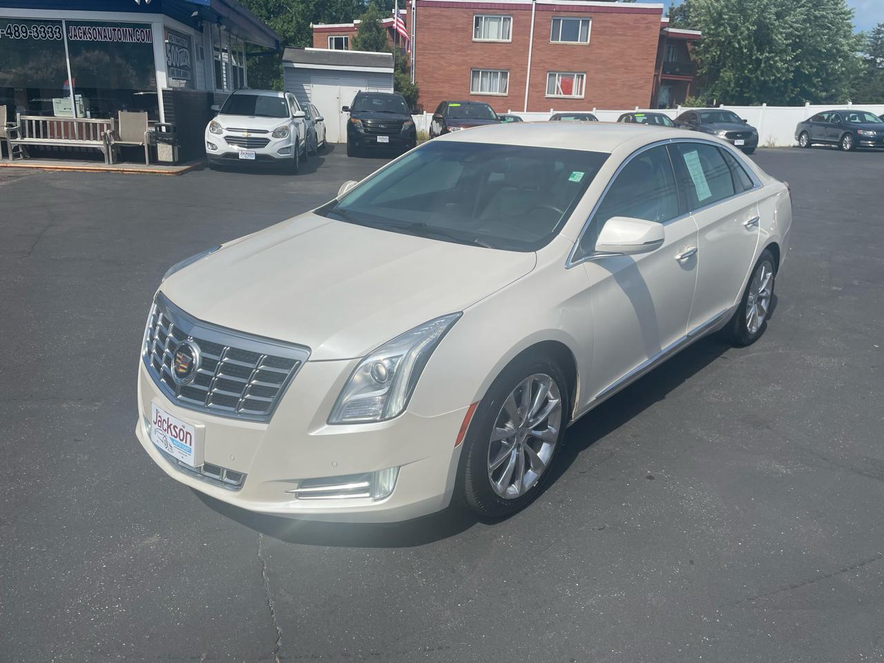 Cadillac XTS 4dr Sdn Luxury AWD 2014