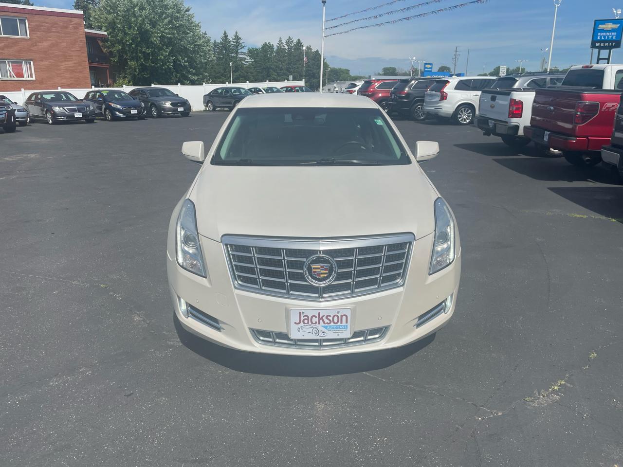 Cadillac XTS 4dr Sdn Luxury AWD 2014
