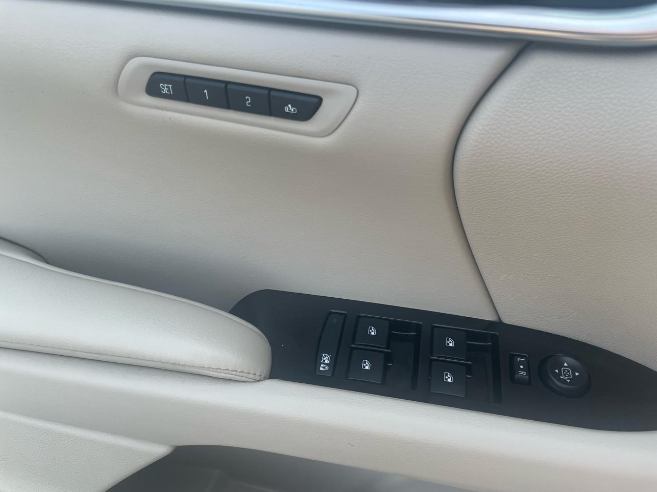Cadillac XTS 4dr Sdn Luxury AWD 2014