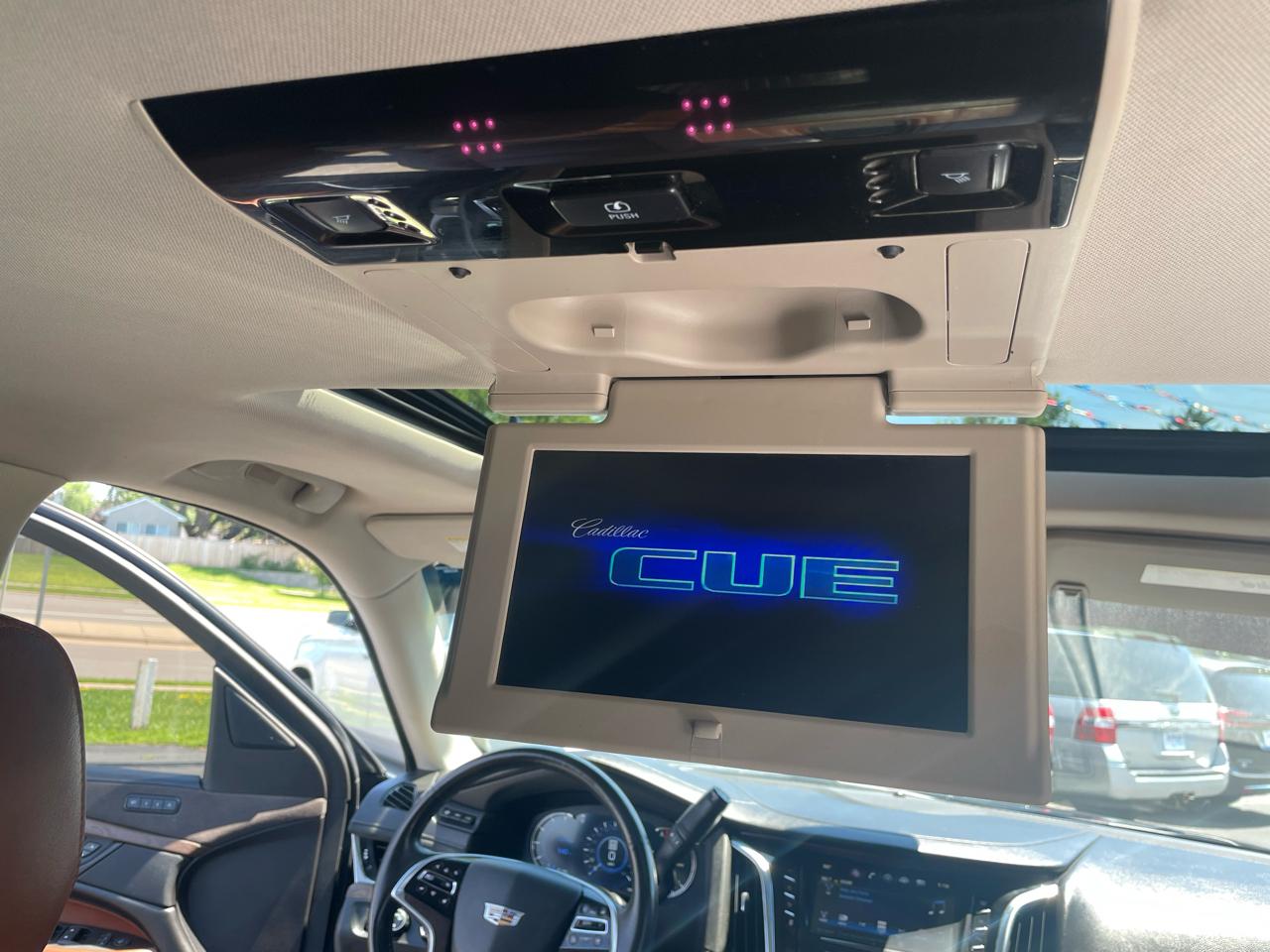 Cadillac Escalade ESV 4WD 4dr Premium Luxury 2018