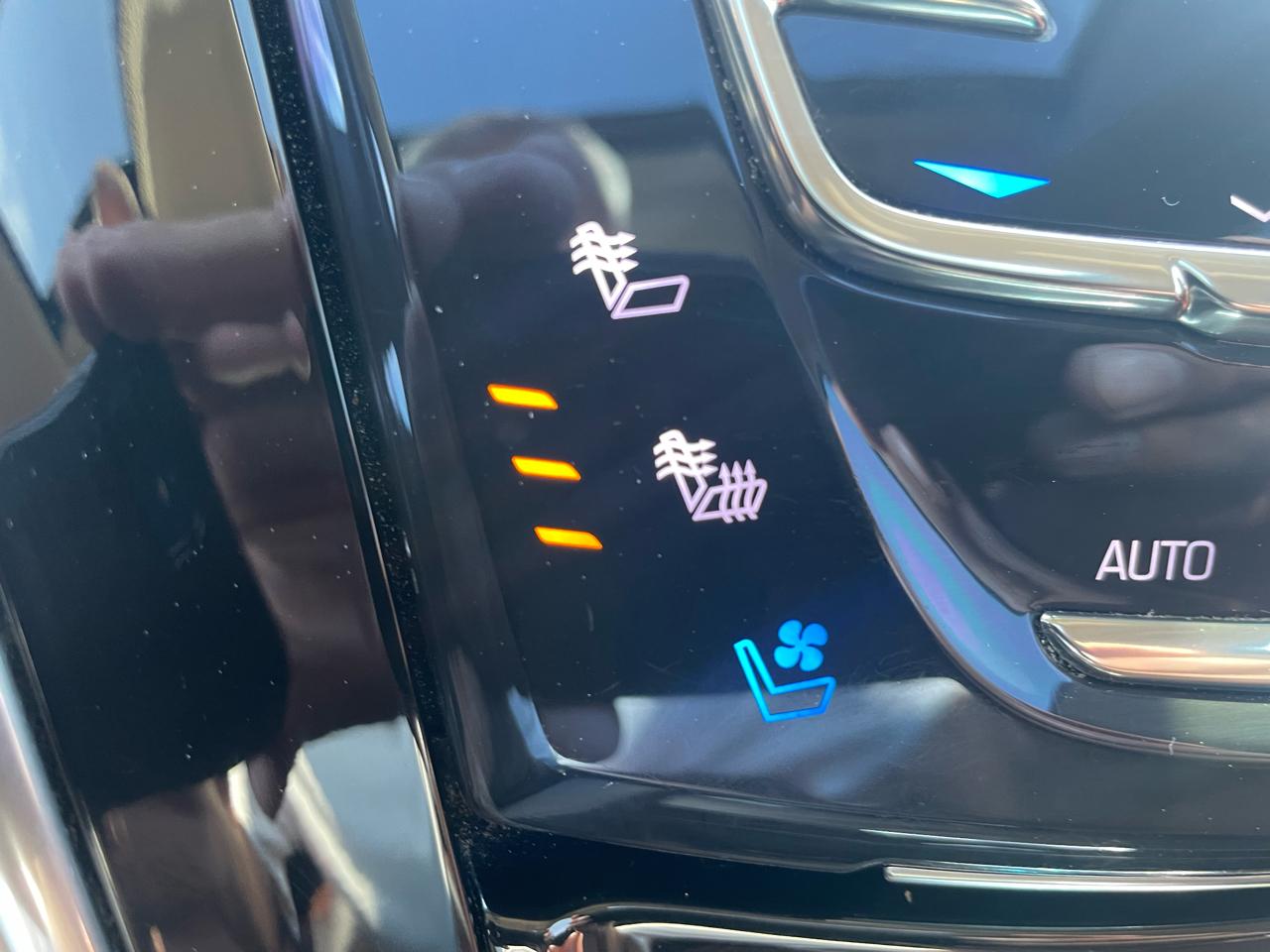 Cadillac Escalade ESV 4WD 4dr Premium Luxury 2018