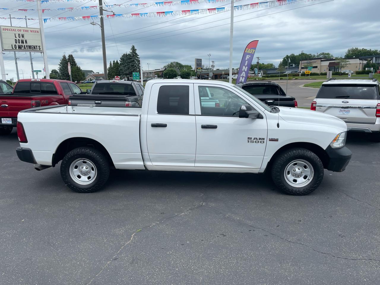 RAM 1500 4WD Quad Cab 140.5" Tradesman 2016