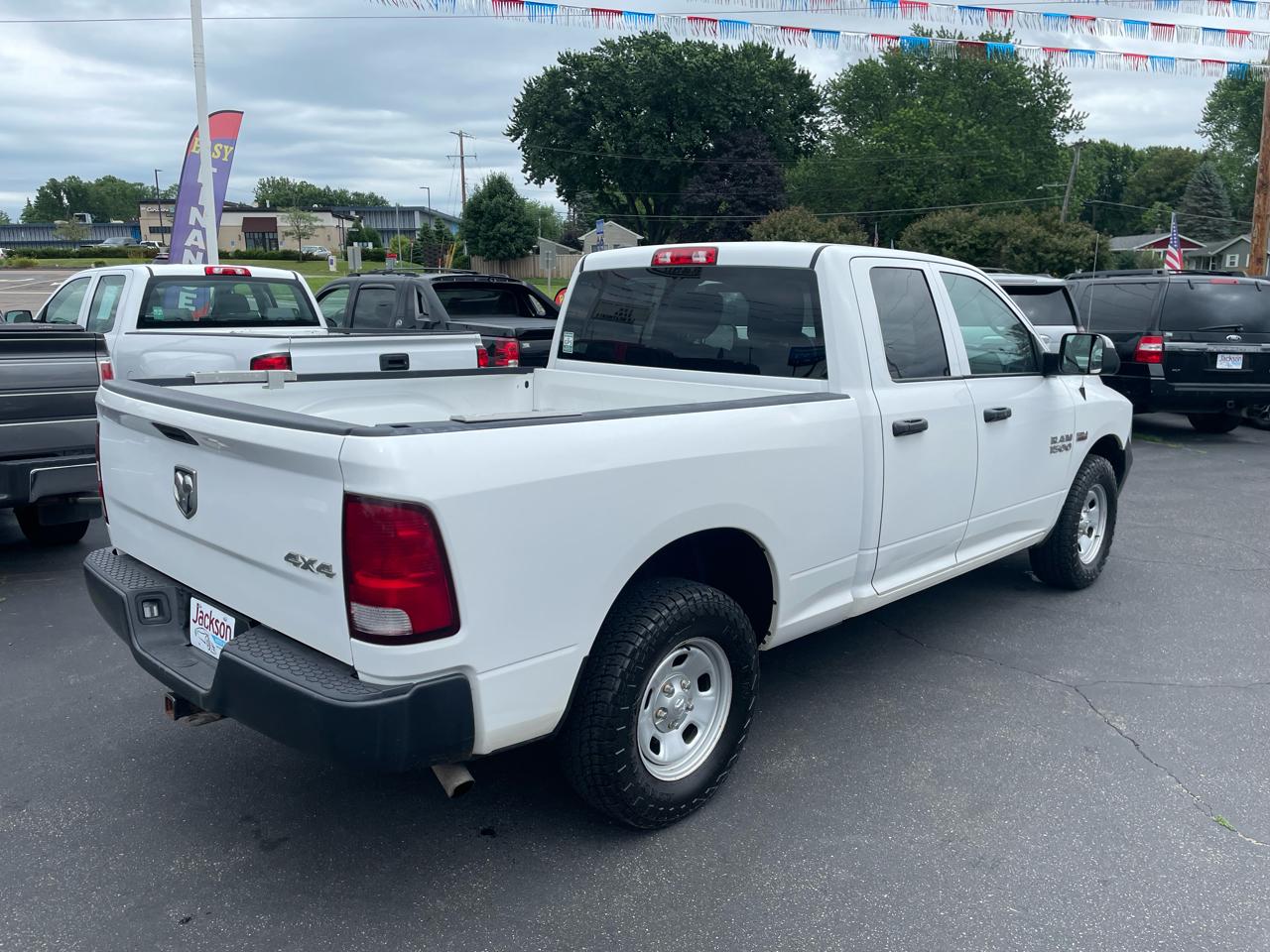 RAM 1500 4WD Quad Cab 140.5" Tradesman 2016