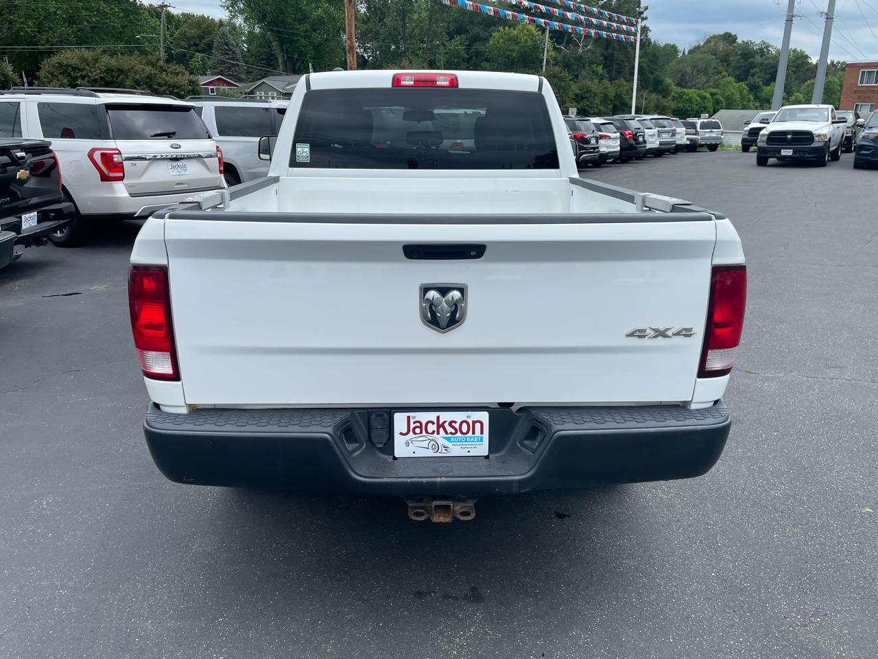 RAM 1500 4WD Quad Cab 140.5" Tradesman 2016