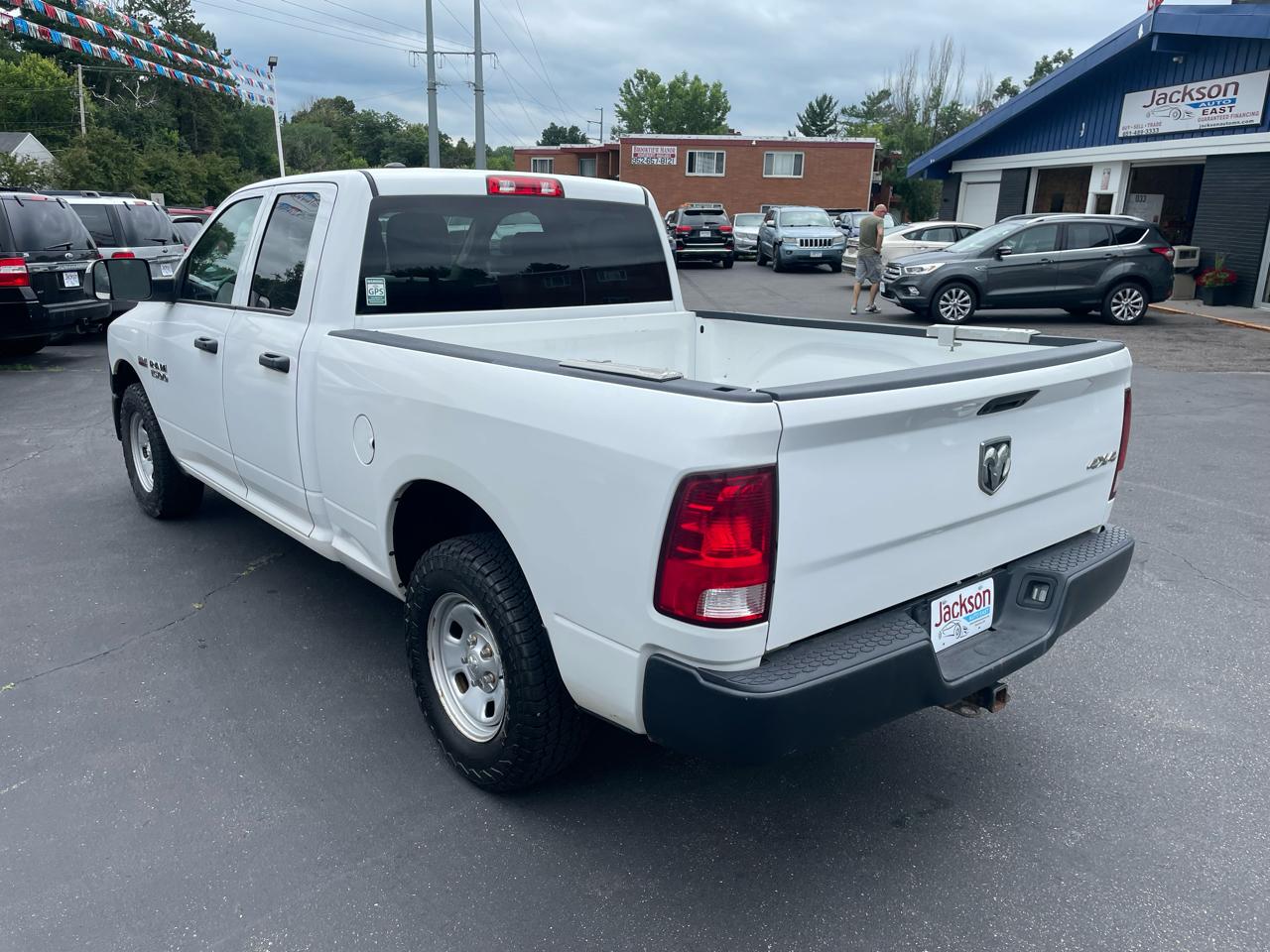 RAM 1500 4WD Quad Cab 140.5" Tradesman 2016