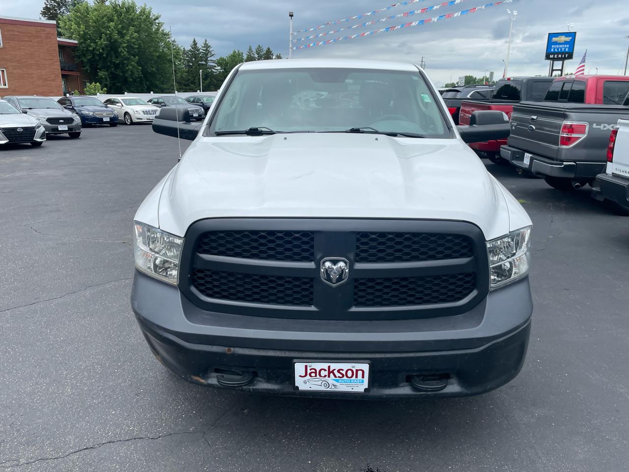 RAM 1500 4WD Quad Cab 140.5" Tradesman 2016