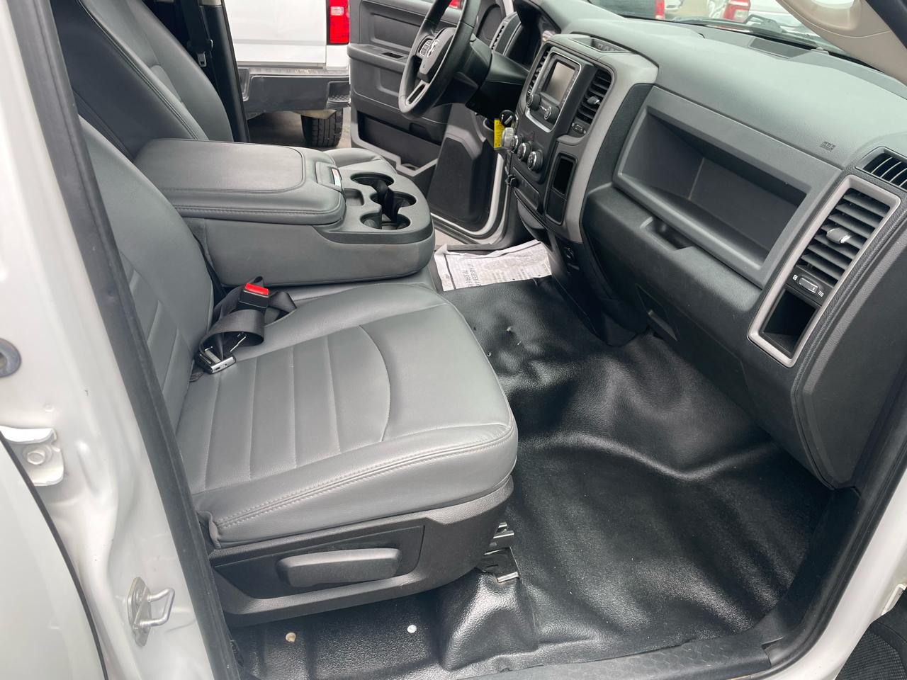 RAM 1500 4WD Quad Cab 140.5" Tradesman 2016