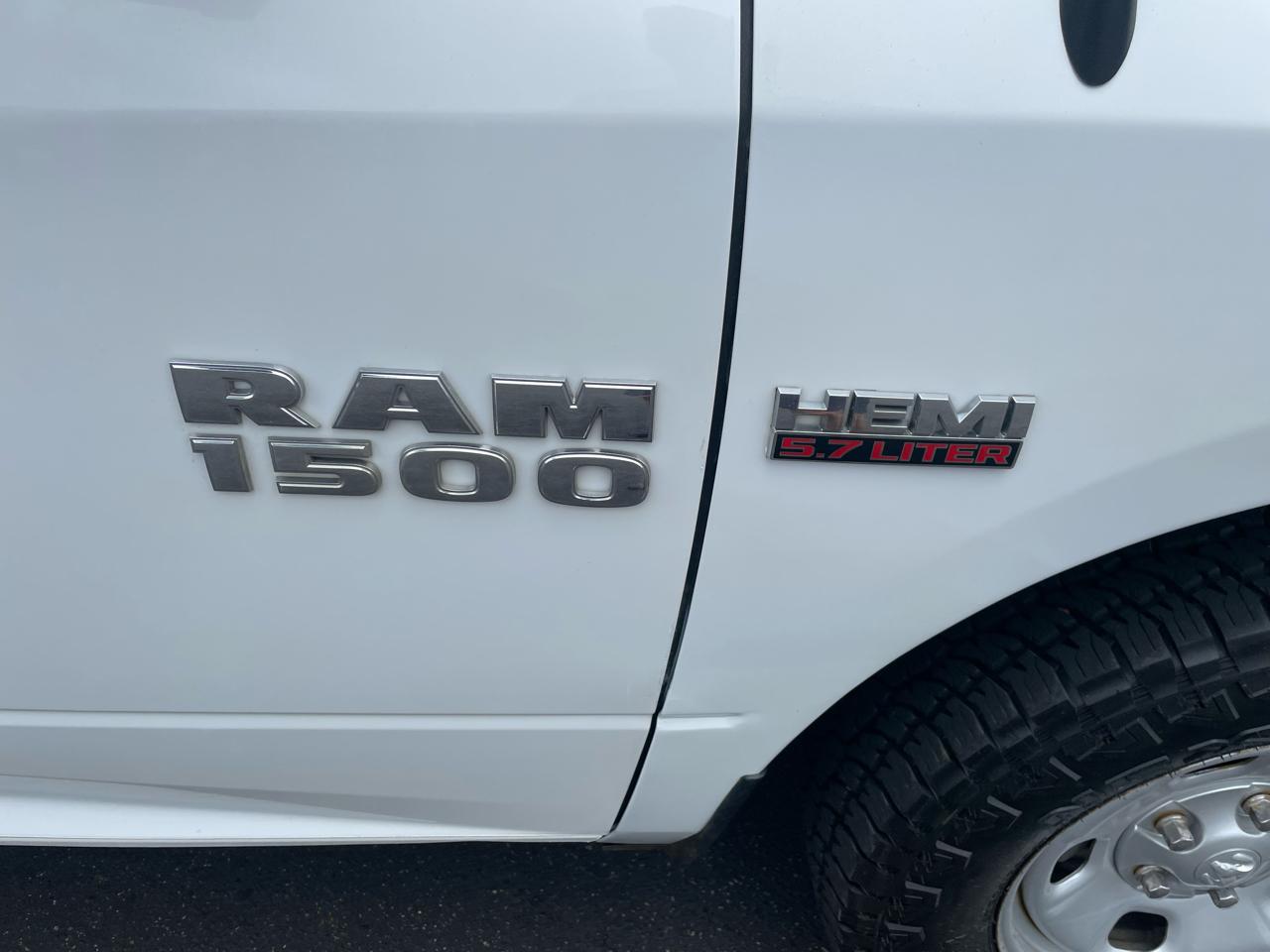RAM 1500 4WD Quad Cab 140.5" Tradesman 2016