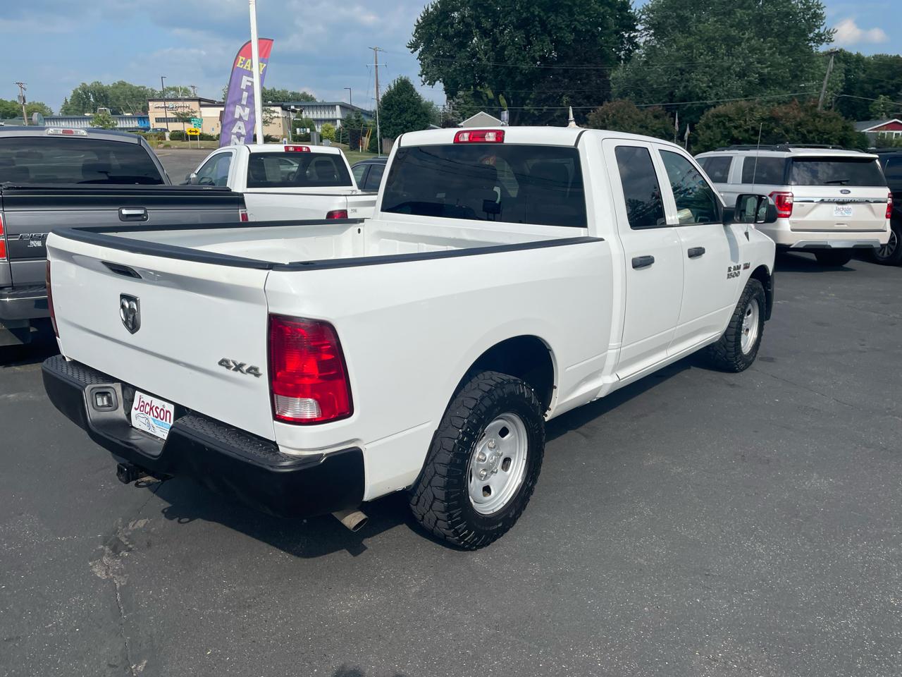 RAM 1500 4WD Quad Cab 140.5" Tradesman 2016