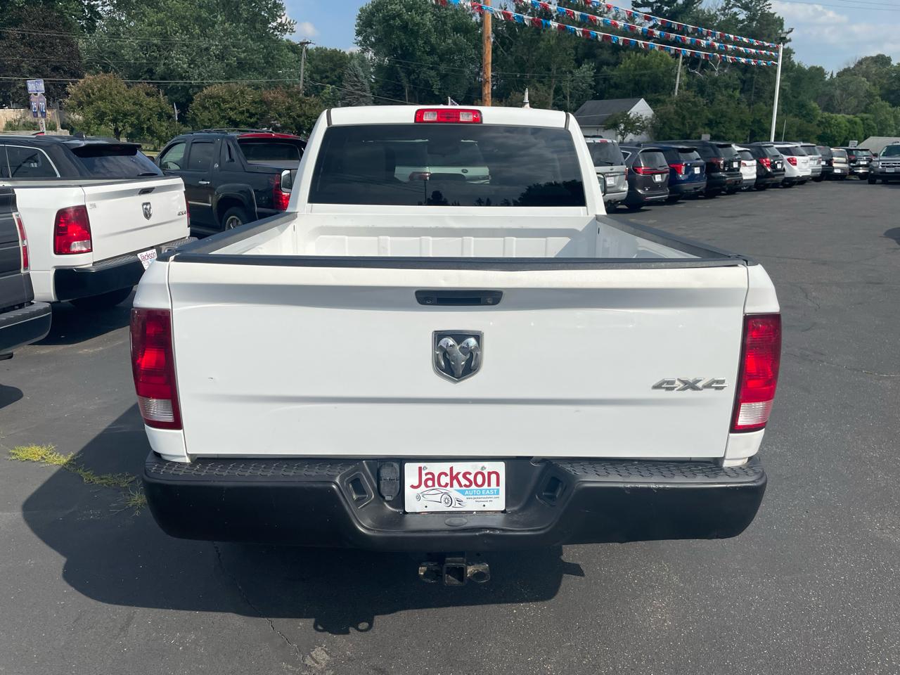 RAM 1500 4WD Quad Cab 140.5" Tradesman 2016