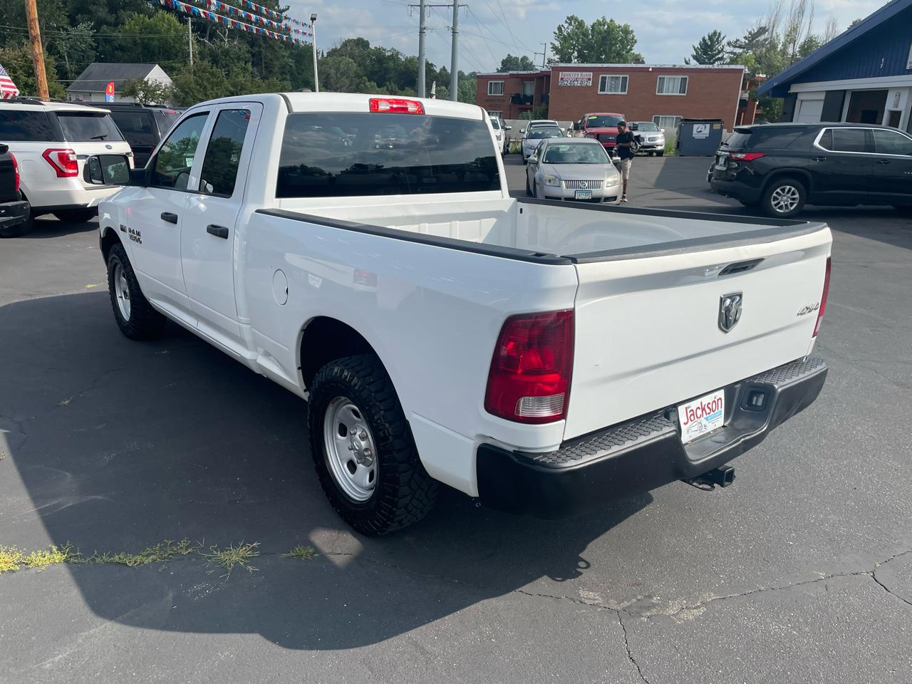 RAM 1500 4WD Quad Cab 140.5" Tradesman 2016