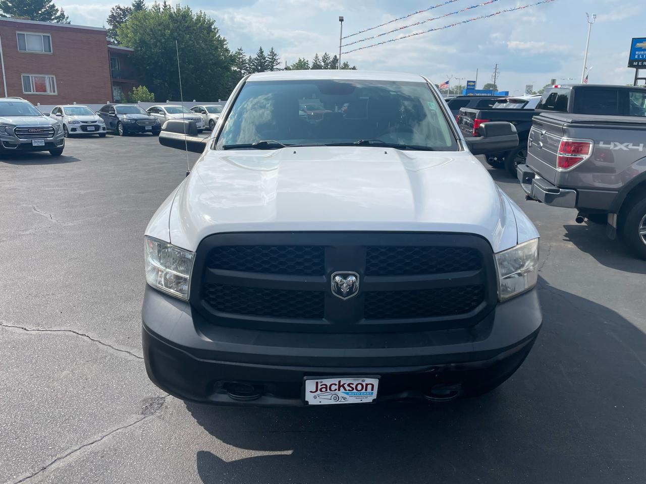 RAM 1500 4WD Quad Cab 140.5" Tradesman 2016