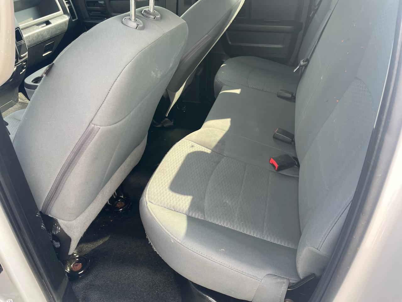 RAM 1500 4WD Quad Cab 140.5" Tradesman 2016