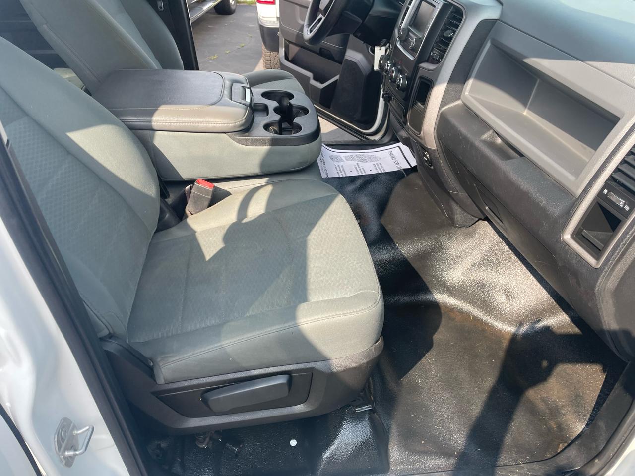 RAM 1500 4WD Quad Cab 140.5" Tradesman 2016