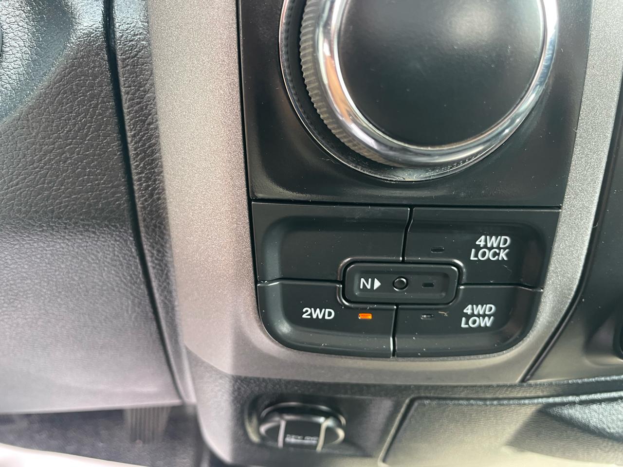 RAM 1500 4WD Quad Cab 140.5" Tradesman 2016