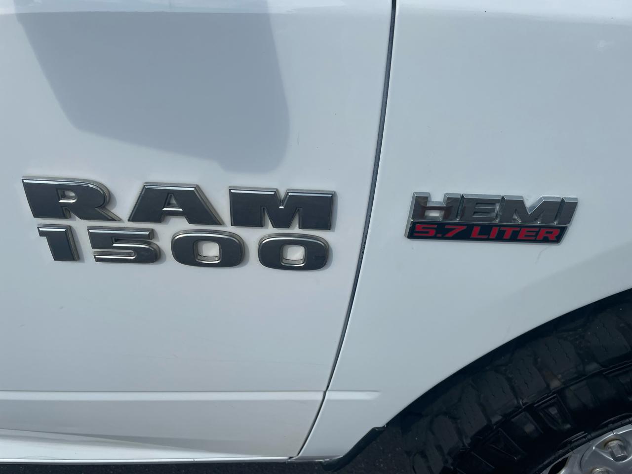 RAM 1500 4WD Quad Cab 140.5" Tradesman 2016
