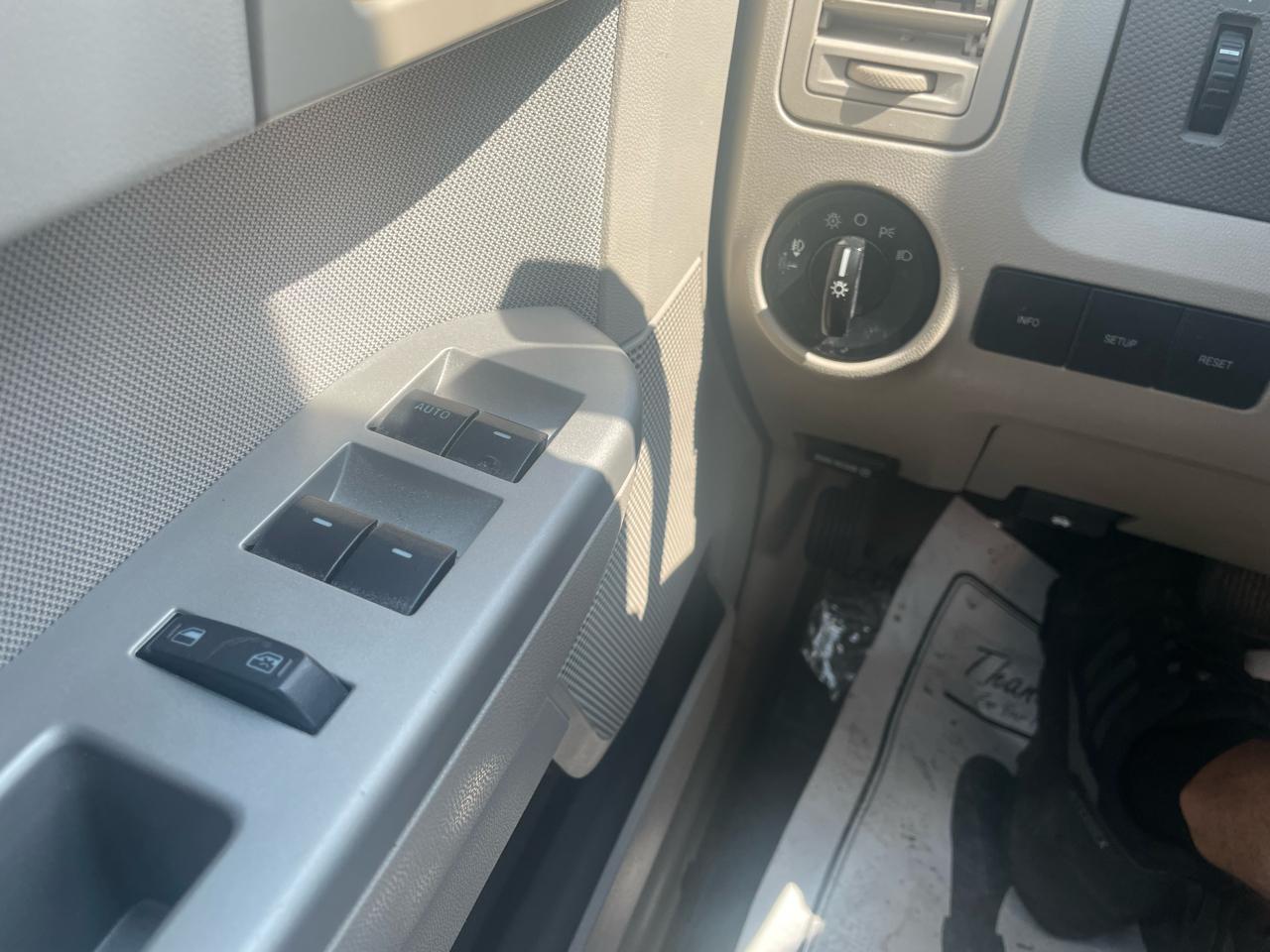 Ford Escape 4WD 4dr XLT 2012