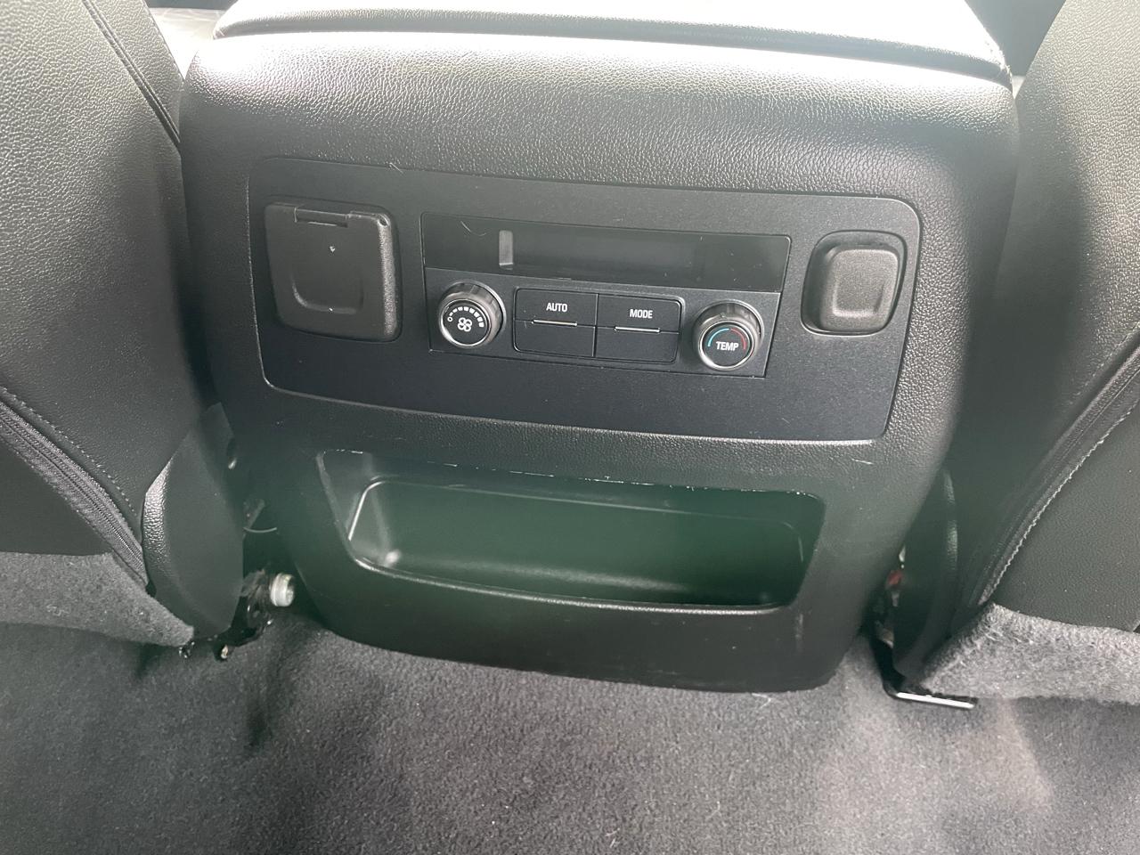 Chevrolet Suburban 4WD 4dr LT 2020