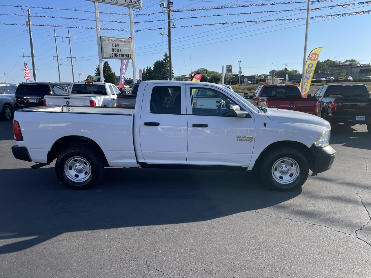 RAM 1500 4WD Quad Cab 140.5" Tradesman 2016