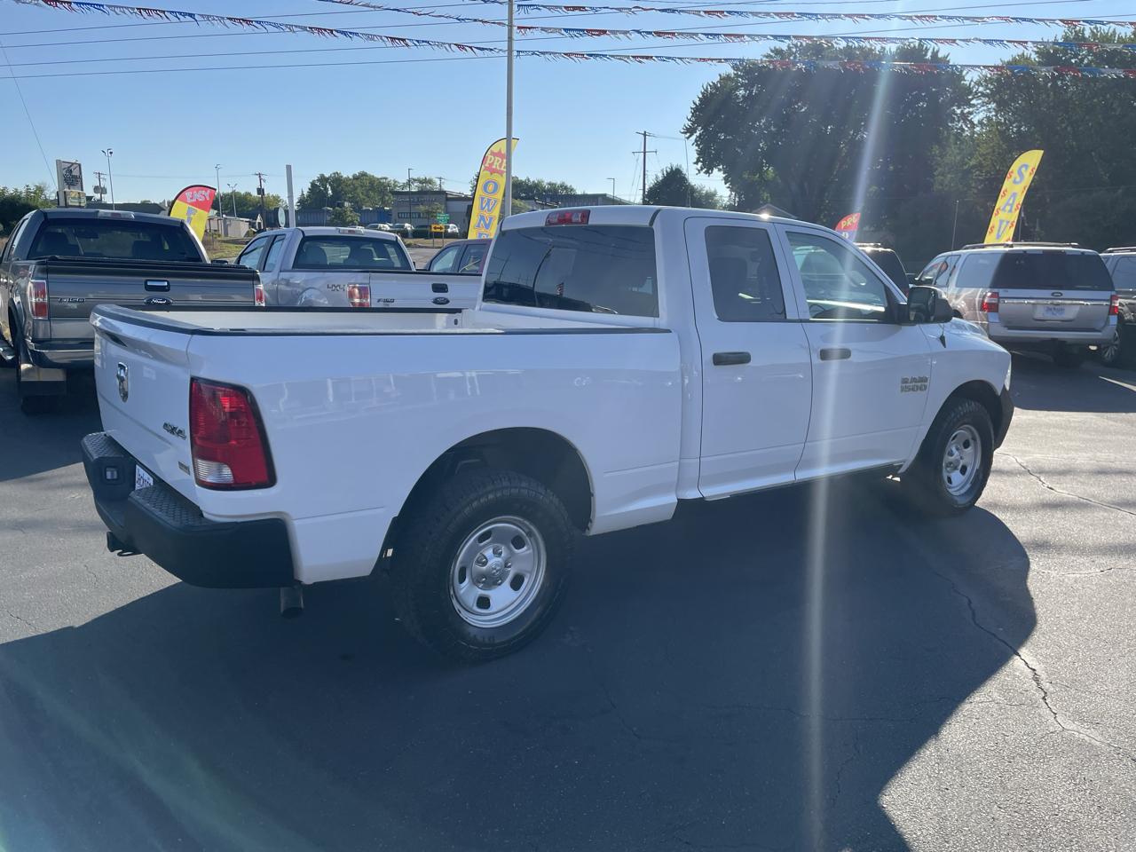 RAM 1500 4WD Quad Cab 140.5" Tradesman 2016