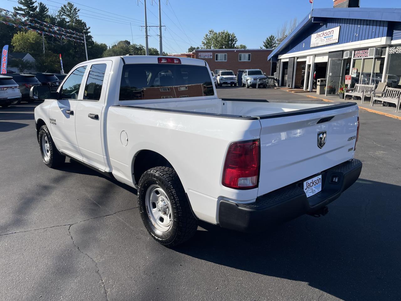 RAM 1500 4WD Quad Cab 140.5" Tradesman 2016