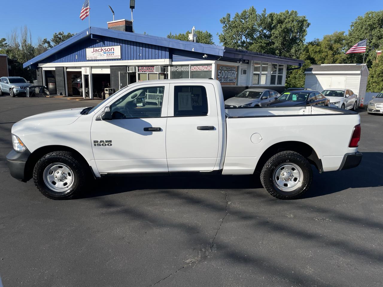 RAM 1500 4WD Quad Cab 140.5" Tradesman 2016