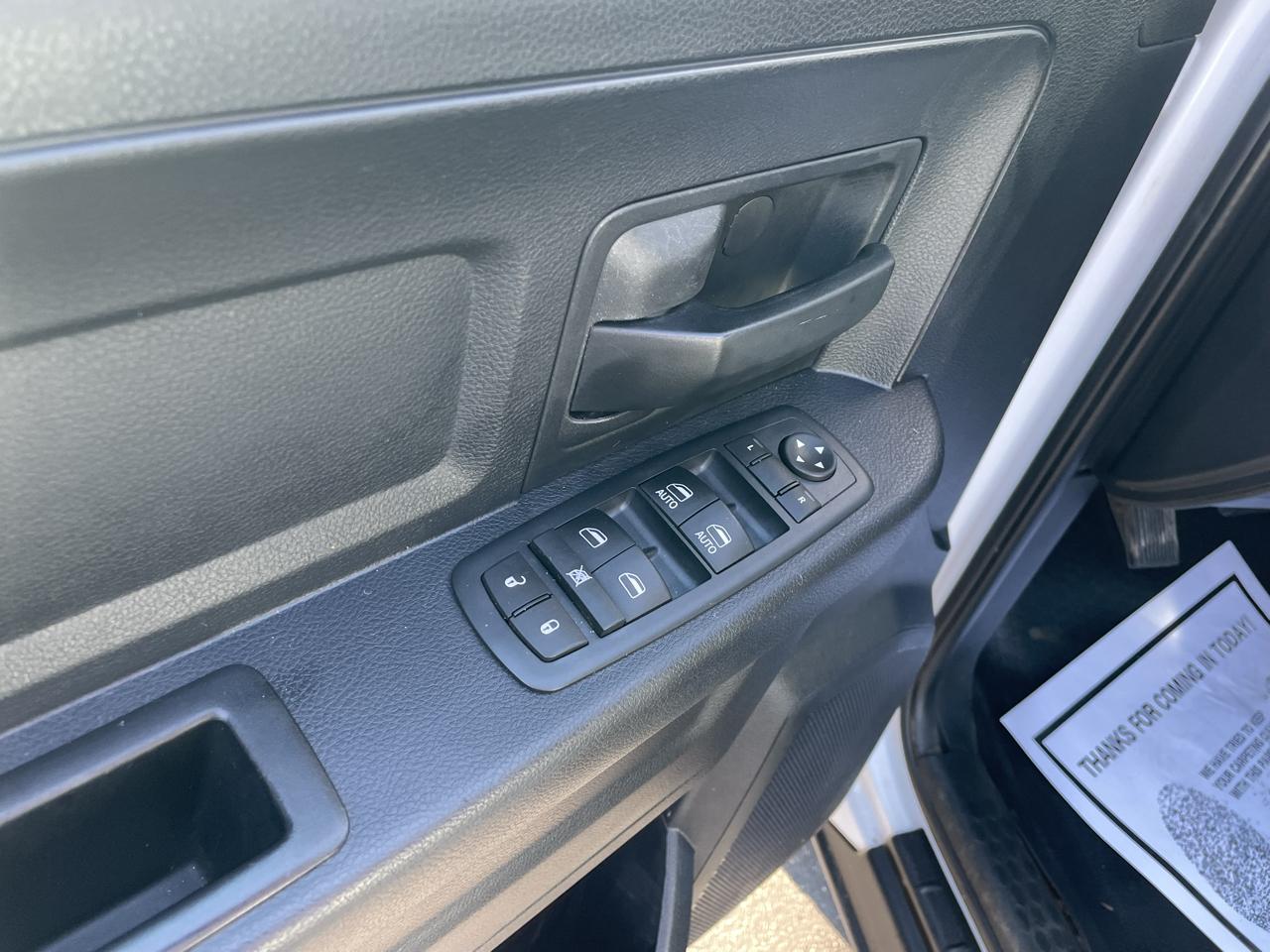 RAM 1500 4WD Quad Cab 140.5" Tradesman 2016