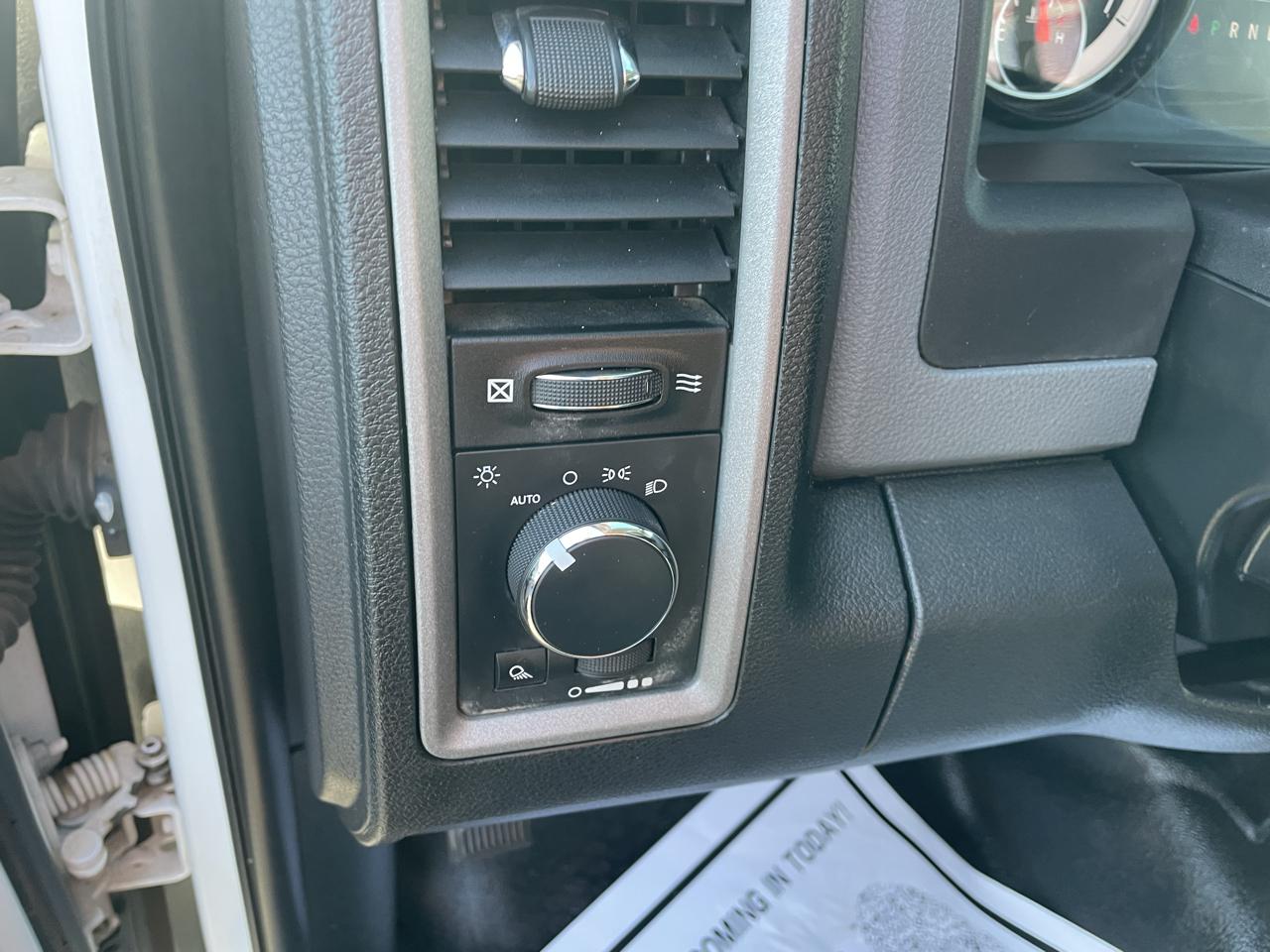RAM 1500 4WD Quad Cab 140.5" Tradesman 2016