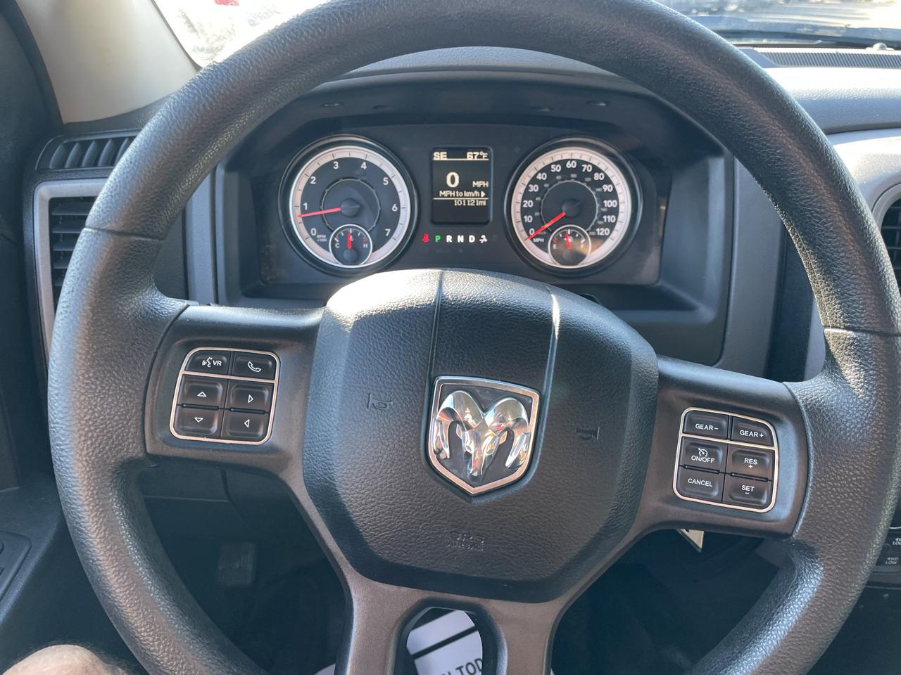 RAM 1500 4WD Quad Cab 140.5" Tradesman 2016