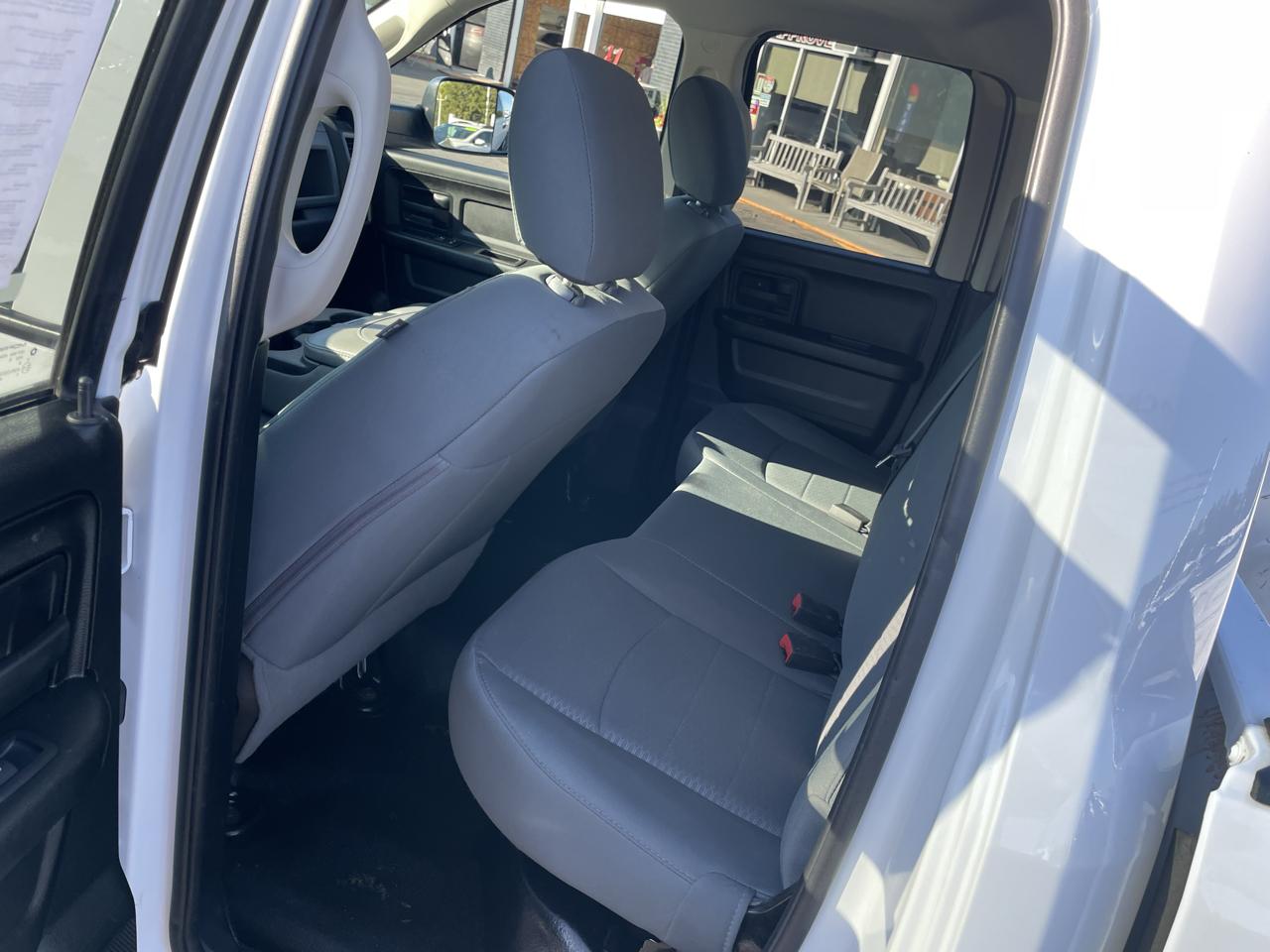 RAM 1500 4WD Quad Cab 140.5" Tradesman 2016