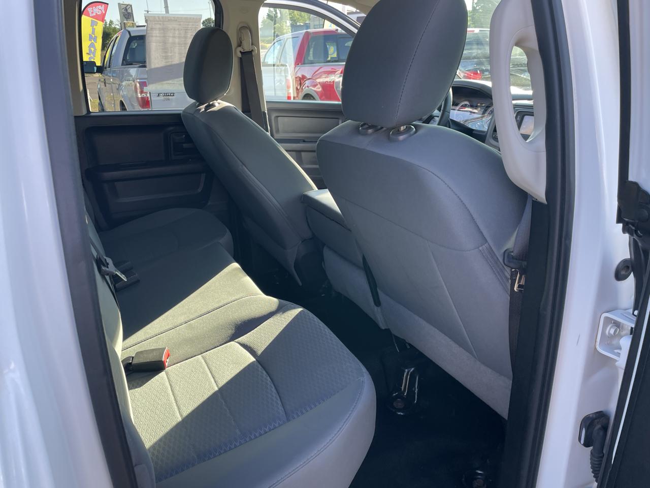 RAM 1500 4WD Quad Cab 140.5" Tradesman 2016